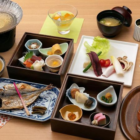 Отель Oku Yugawara Sansuirou Экстерьер фото