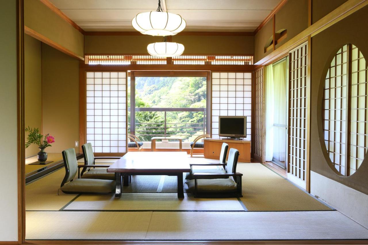 Отель Oku Yugawara Sansuirou Экстерьер фото